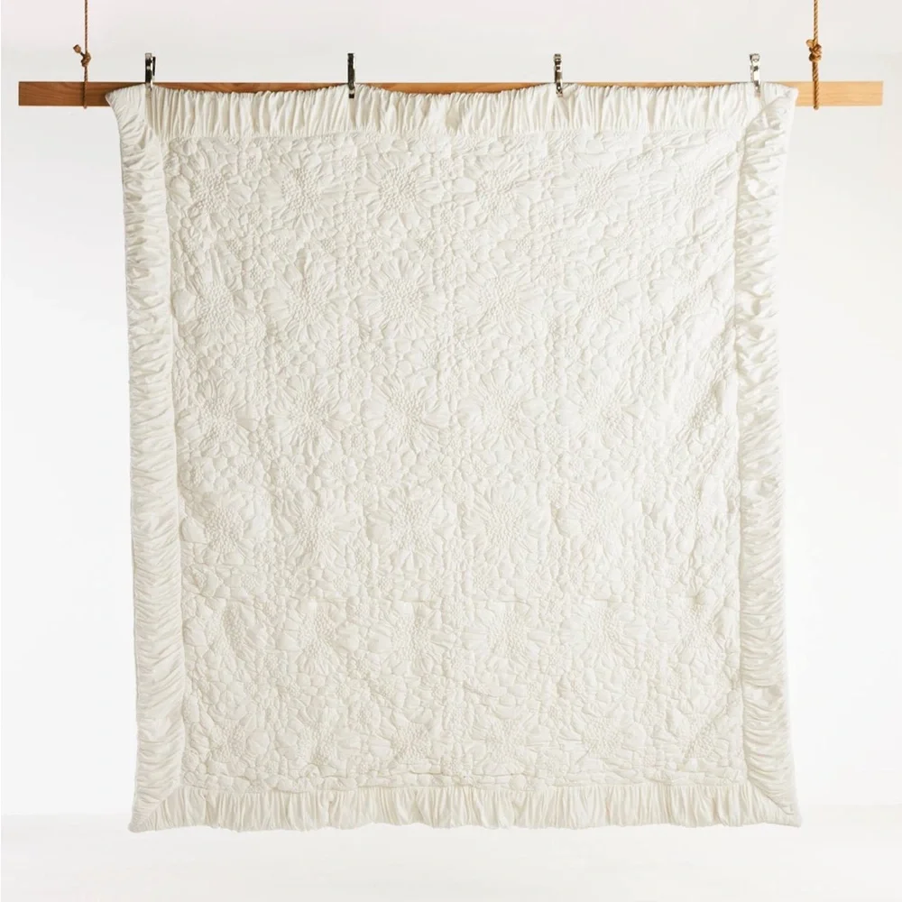 Anthropologie Dahlia Cotton Jersey Floral Quilt in White - Twin Size Bed - Picture 3 of 7